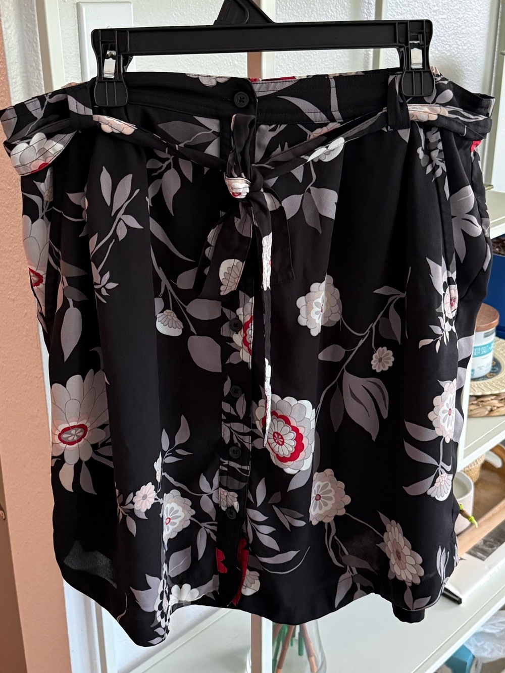 LOFT Black Floral Tie-Waist Skort with Red & White Accents